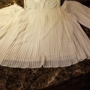 Marciano Tabitha white Deneuve pleated top NWT US small, EU 40, cutout shoulder